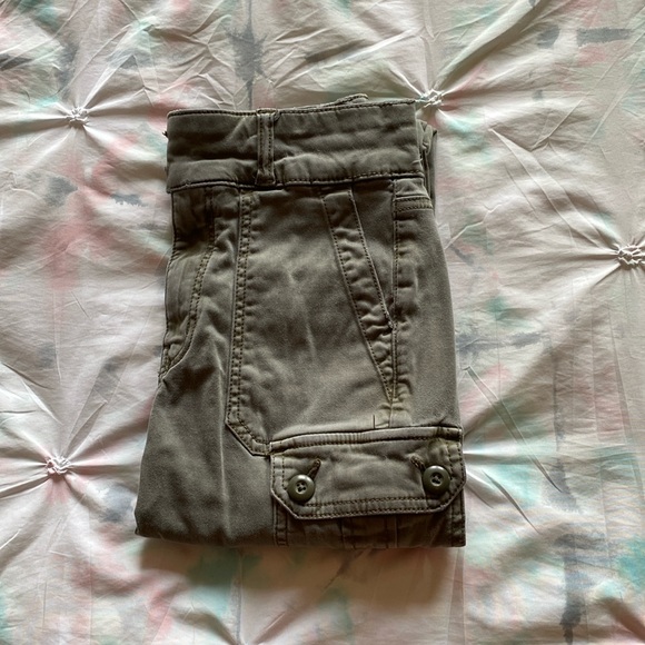American Eagle Outfitters Denim - American Eagle size 0 olive green super stretch cargo style jeggings.